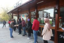 BAŞKAN'DAN ÇAY SİMİT JESTİ