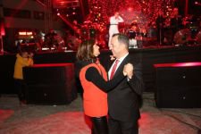 BİNLERCE KİŞİ KONSERE AKIN ETTİ