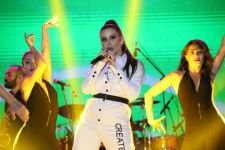 BİNLERCE KİŞİ KONSERE AKIN ETTİ