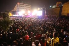 BİNLERCE KİŞİ KONSERE AKIN ETTİ