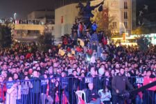 BİNLERCE KİŞİ KONSERE AKIN ETTİ