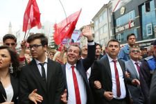 BİNLERCE KİŞİYLE ATA'YA SAYGI