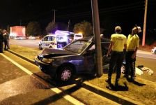 DİREĞE ÇARPARAK DURDU...