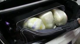 UYUŞTURUCU TAŞIYAN POLİS YAKALANDI