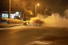 CADDE ORTASINDA ALEV ALEV YANDI