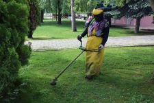 ÇALIŞKAN KADINLAR KENTİ GÜZELLEŞTİRİYOR