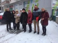 CHP'Lİ KADINLAR KAR KIŞ DİNLEMİYOR