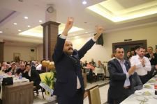 CUMHUR'DAN GÖVDE GÖSTERİSİ