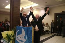 CUMHUR'DAN GÖVDE GÖSTERİSİ