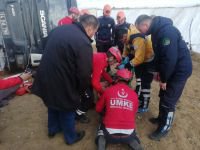 DEVRİLEN ÇÖP KAMYONUNA SIKIŞTI