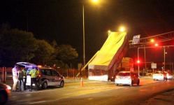 DORSE AÇIK KALDI, ÜST GEÇİDE TAKILDI