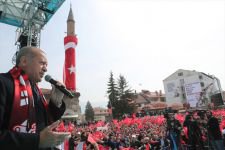 ERDOĞAN BİNLERCE KİŞİYE SESLENDİ...