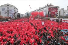 ERDOĞAN BİNLERCE KİŞİYE SESLENDİ...