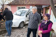 TİCARİ ARAÇ EVİN BAHÇESİNE UÇTU