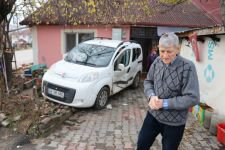 TİCARİ ARAÇ EVİN BAHÇESİNE UÇTU