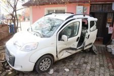 TİCARİ ARAÇ EVİN BAHÇESİNE UÇTU