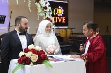 GENÇ ÇİFTE MUTLULUKLAR DİLERİZ