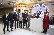 GENÇ ÇİFTE MUTLULUKLAR DİLERİZ