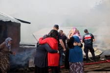 YANGINI GÖZYAŞLARI İÇİNDE İZLEDİLER