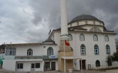 HAYIRSEVER GÖÇMEN'DEN CAMİYE BÜYÜK YARDIM