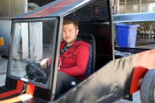 HURDA MALZEMELERİNDEN KENDİ OTOMOBİLİNİ YAPTI