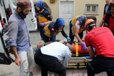 İKİ BACAĞINI MAKİNEYE KAPTIRDI