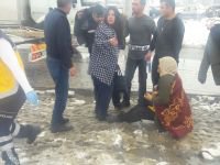 İKİ OTOMOBİL ÇARPIŞTI 3 YARALI
