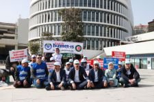 İŞÇİLER OTURMA EYLEMİNİN İKİNCİ GÜNÜNDE