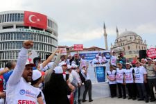 İŞÇİLER YOLA ÇIKTI..