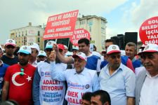 İŞÇİLER YOLA ÇIKTI..