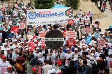 İŞÇİLER YOLA ÇIKTI..