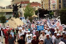 İŞÇİLER YOLA ÇIKTI..