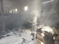 İŞÇİLERİN KALDIĞI KONTEYNER YANDI !