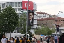 İZZET BAYSAL CADDESİ BÖYLE ÇOK GÜZEL
