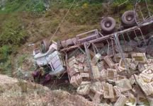 KAMYONUN ALTINDA KALARAK CAN VERDİ