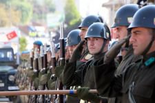 KOMANDOLAR CADDELERİ İNLETTİ