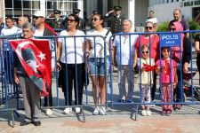 KOMANDOLAR CADDELERİ İNLETTİ