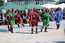 KOMANDOLAR CADDELERİ İNLETTİ