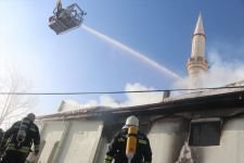 KÖY CAMİİNDE KORKUTAN YANGIN