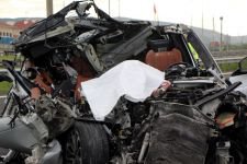 LÜKS ARAÇ HURDAYA DÖNDÜ, 1 KİŞİ ÖLDÜ