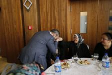MİNİKLERDEN ÖZCAN'A SEVGİ SELİ