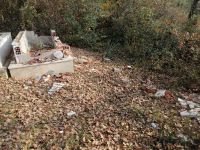 MİRASI BEĞENMEDİ, ANNESİNİN MEZARINI PARÇALADI