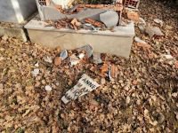 MİRASI BEĞENMEDİ, ANNESİNİN MEZARINI PARÇALADI