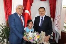 ÖĞRENCİLERDEN ÖRNEK DAVRANIŞ