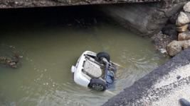 OTOMOBİL 3 KİŞİYE MEZAR OLDU
