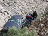 OTOMOBİL ŞARAMPOLE DEVRİLDİ 2 YARALI