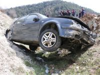 OTOMOBİL ŞARAMPOLE DEVRİLDİ 2 YARALI
