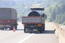 OTOMOBİL TIR'A ÇARPTI