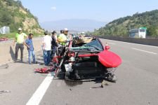 OTOMOBİL TIR'A ÇARPTI