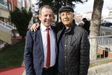 ÖZCAN'I GÖREN KADIN GÖZYAŞLARINI TUTAMADI